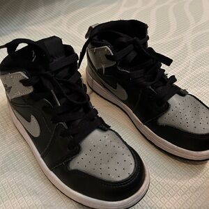 Nike Kids Black and Gray Sneakers
